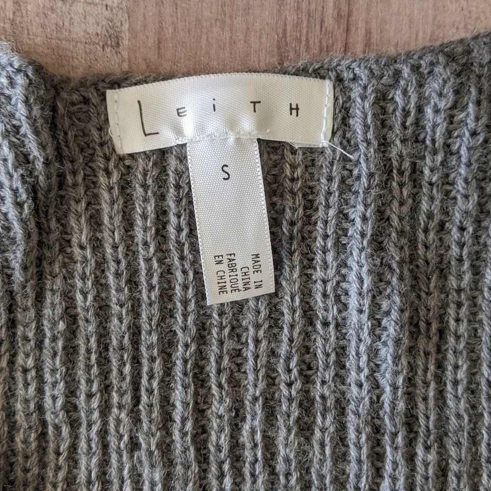 Leith Sleeveless Gray Beaded Sweater Vest Size Small - Picture 4 of 6